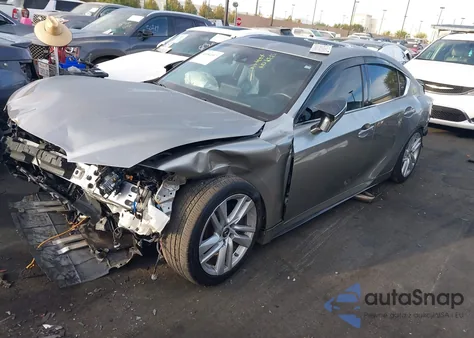 2021 Lexus Is 300 z USA, uszkodzony, nr VIN JTHCA1D29M5113500